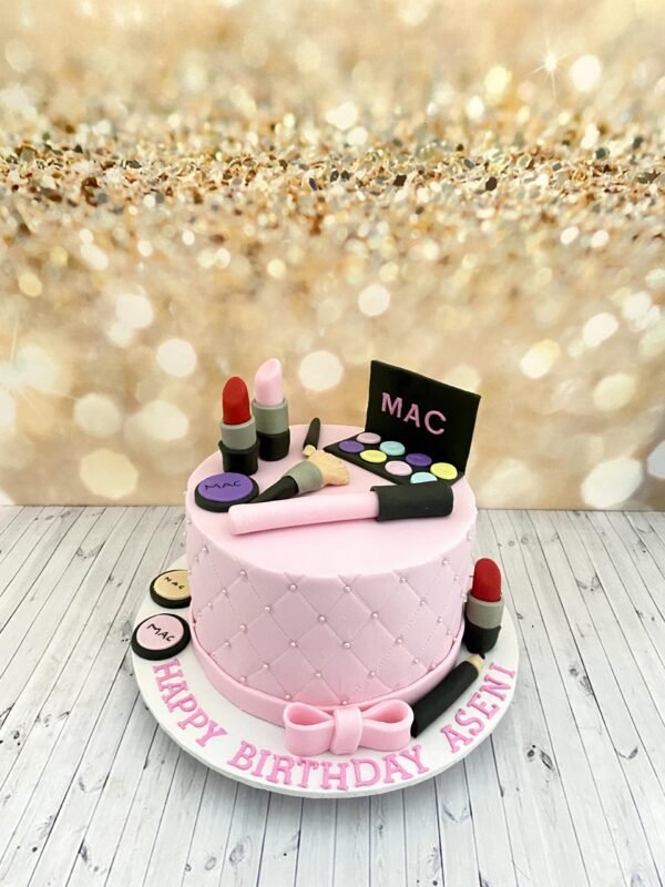 Makeup lover cake 1.5kg Rs9500 Makeup Lover Cake