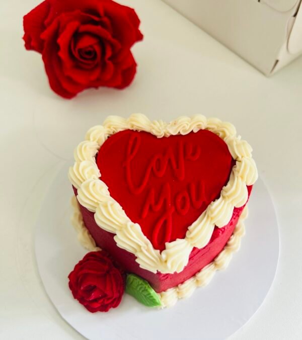 Mini Red Velvet heart cake 250g