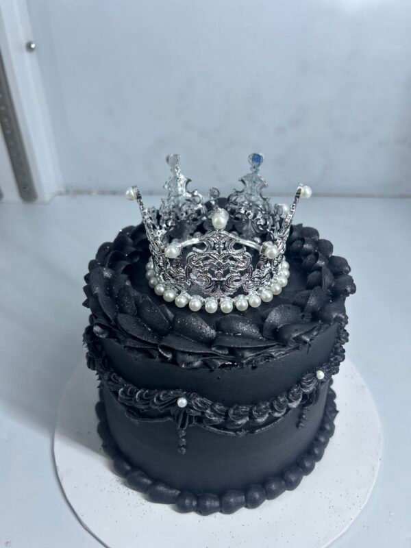 Victorian black Buttercream cake